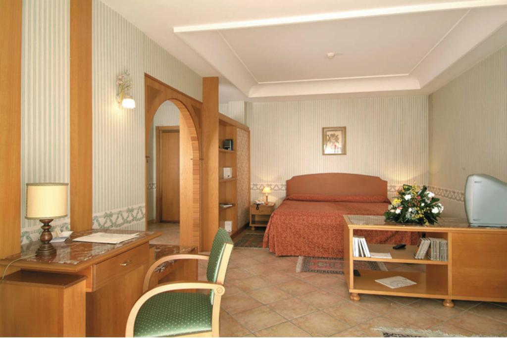 American Hotel Pozzuoli Exterior photo